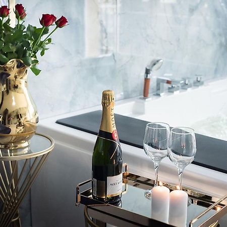 Apartament Jacuzzi กดิเนีย ภายนอก รูปภาพ